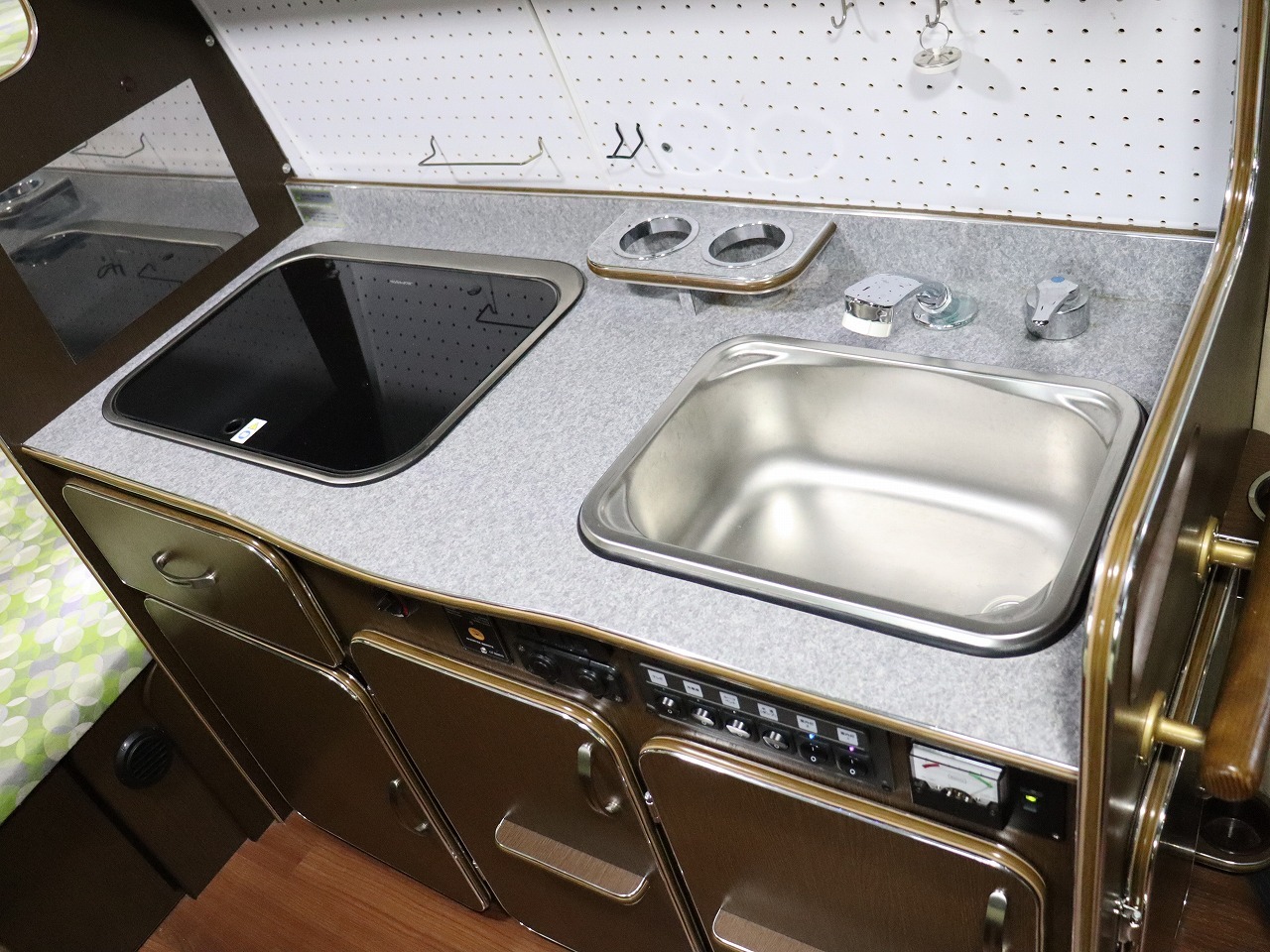 キャンピングカーバンコン