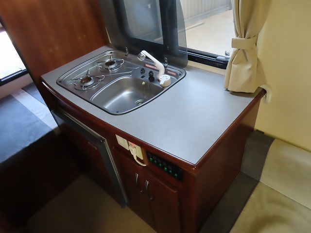 キャンピングカーキャブコン