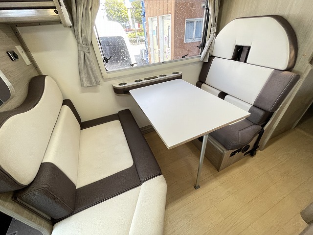 キャンピングカーキャブコン