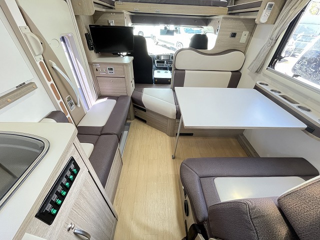 キャンピングカーキャブコン