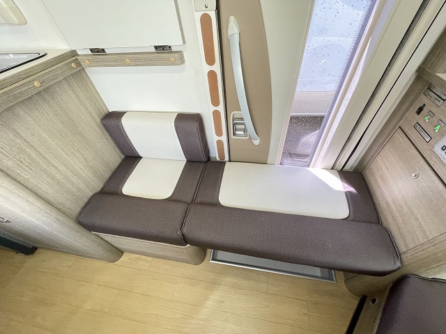 キャンピングカーキャブコン