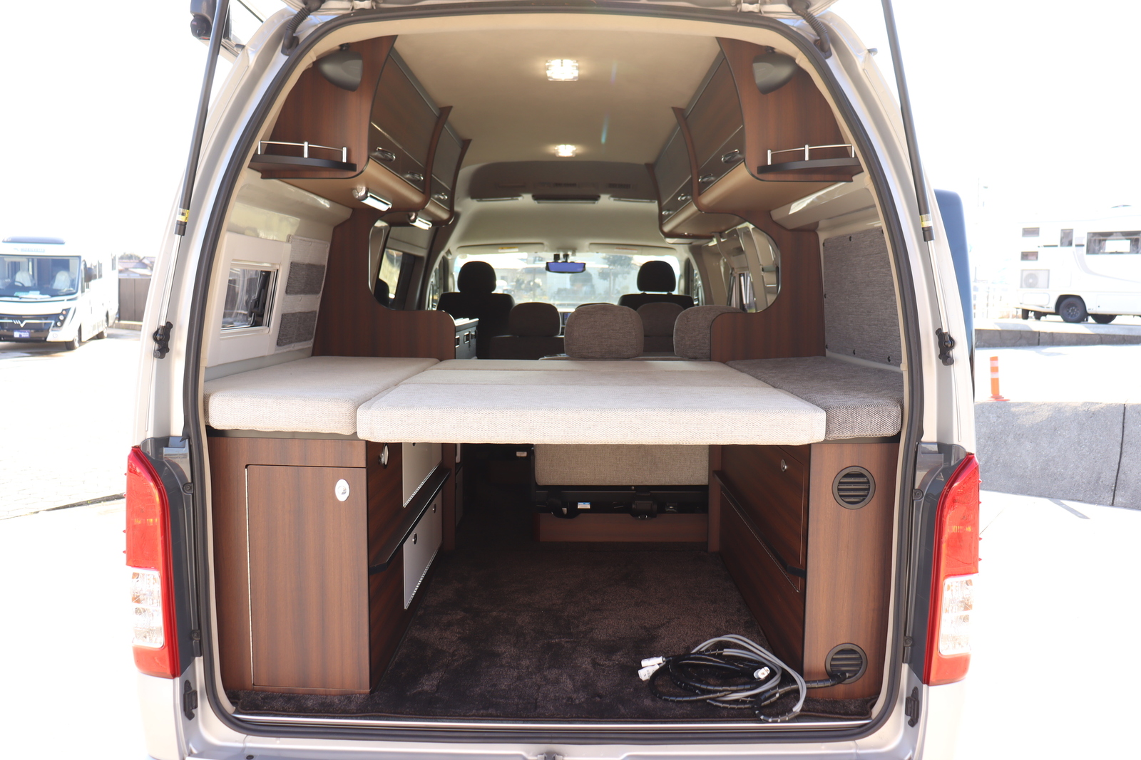 キャンピングカーバンコン