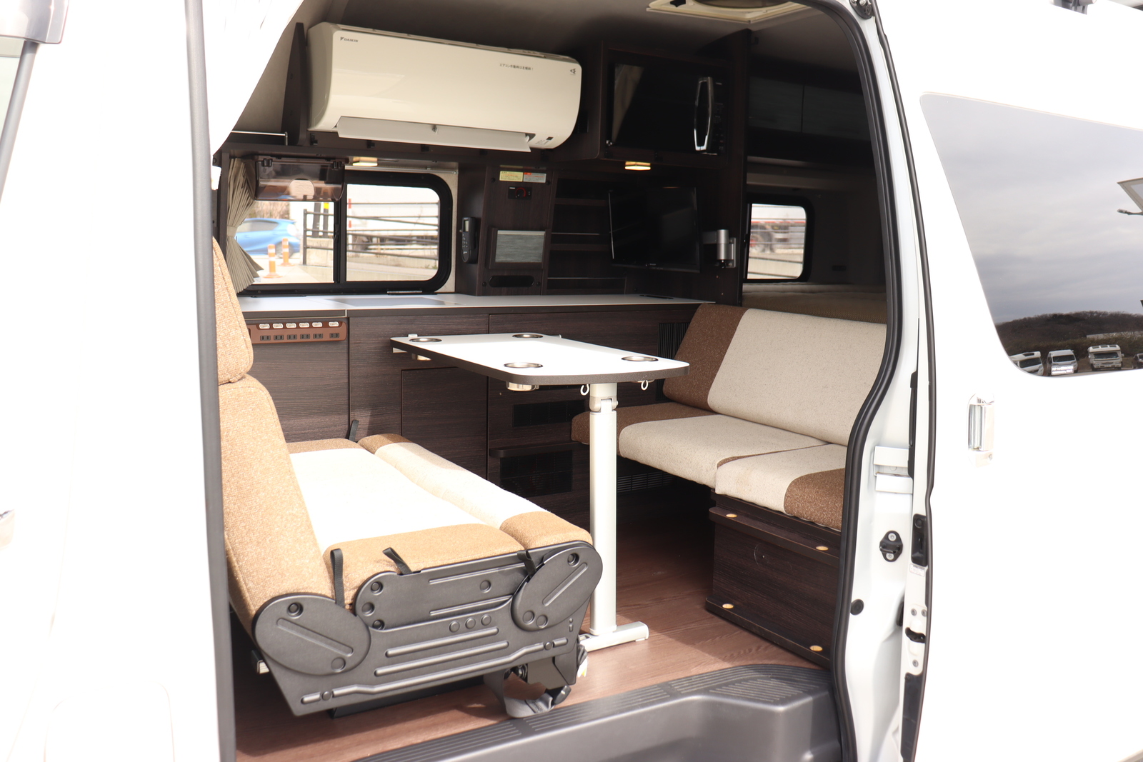 キャンピングカーバンコン