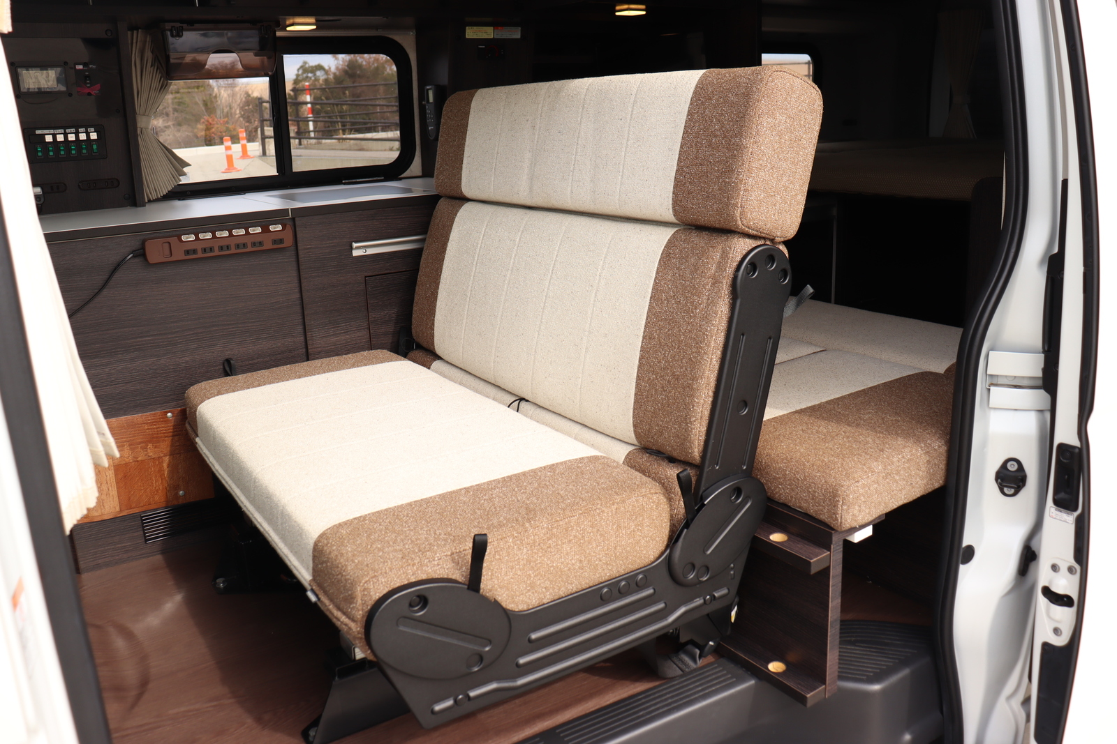 キャンピングカーバンコン