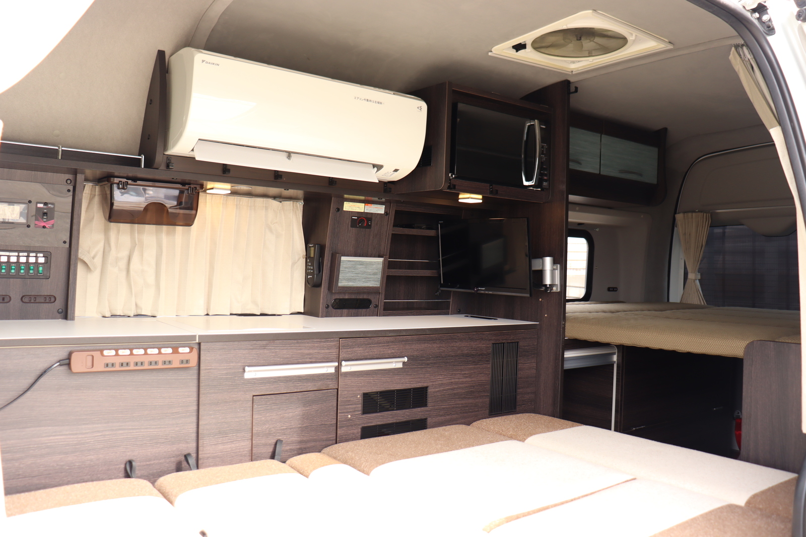 キャンピングカーバンコン