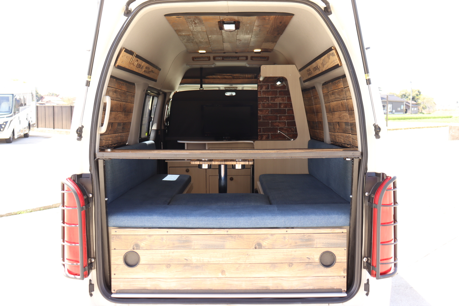 キャンピングカーバンコン