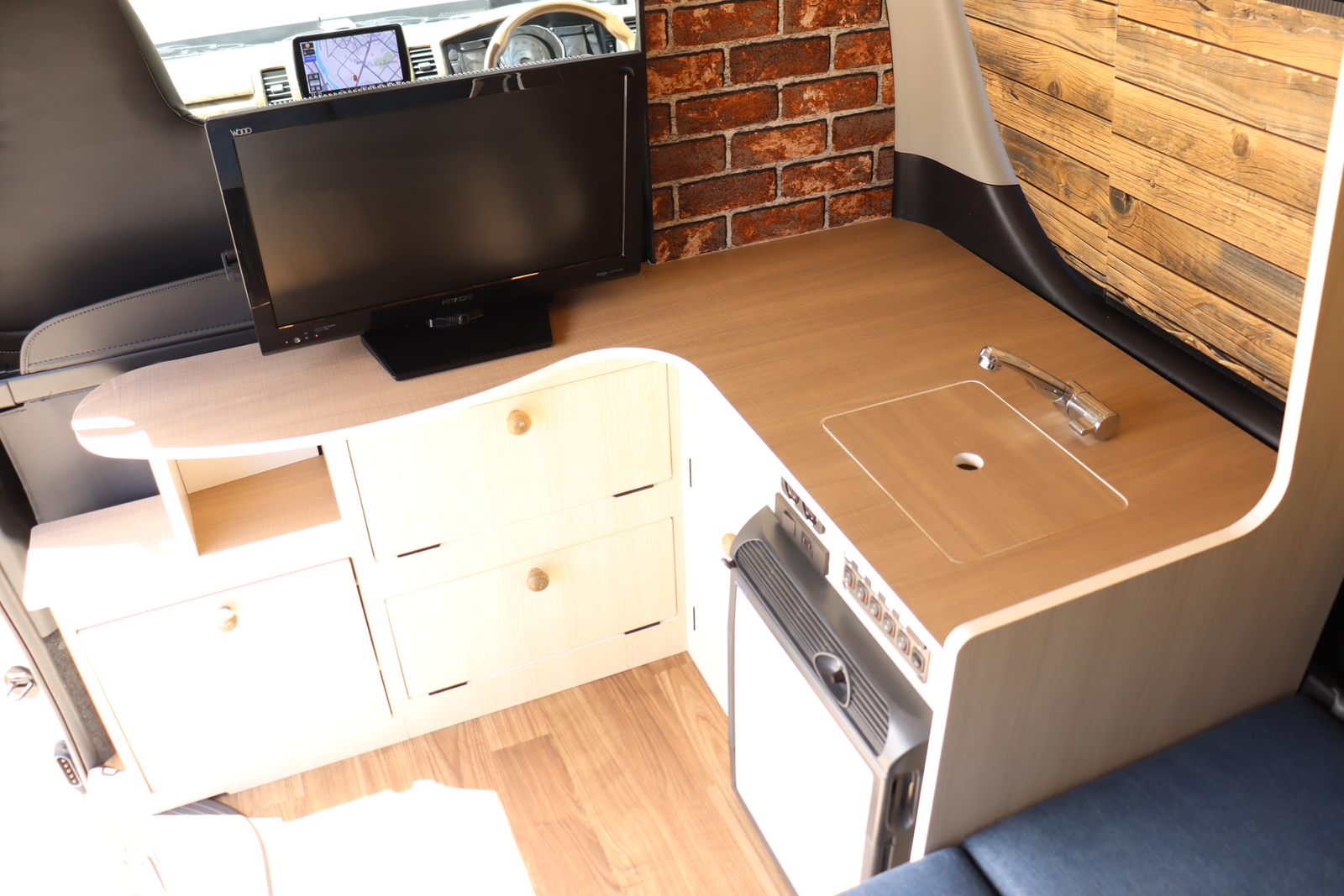 キャンピングカーバンコン