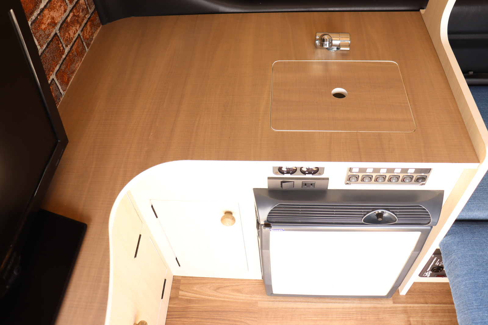 キャンピングカーバンコン