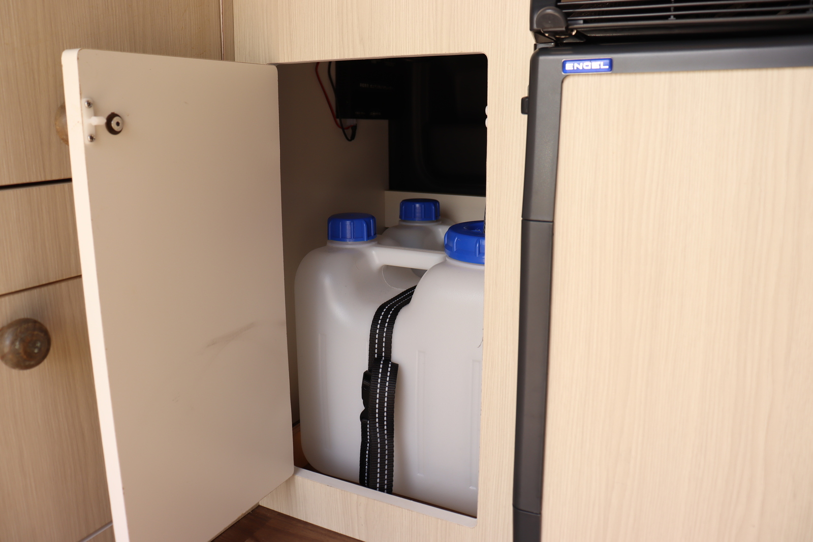 キャンピングカーバンコン