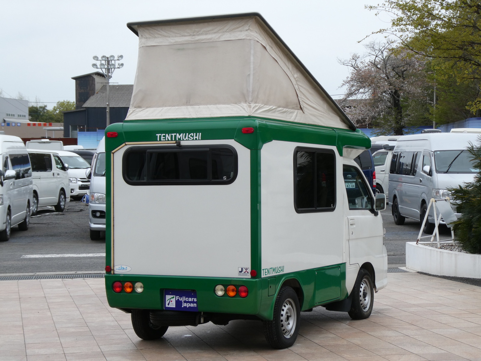 キャンピングカー軽キャンパー