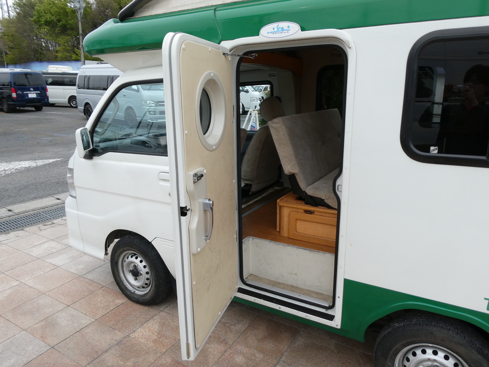 キャンピングカー軽キャンパー