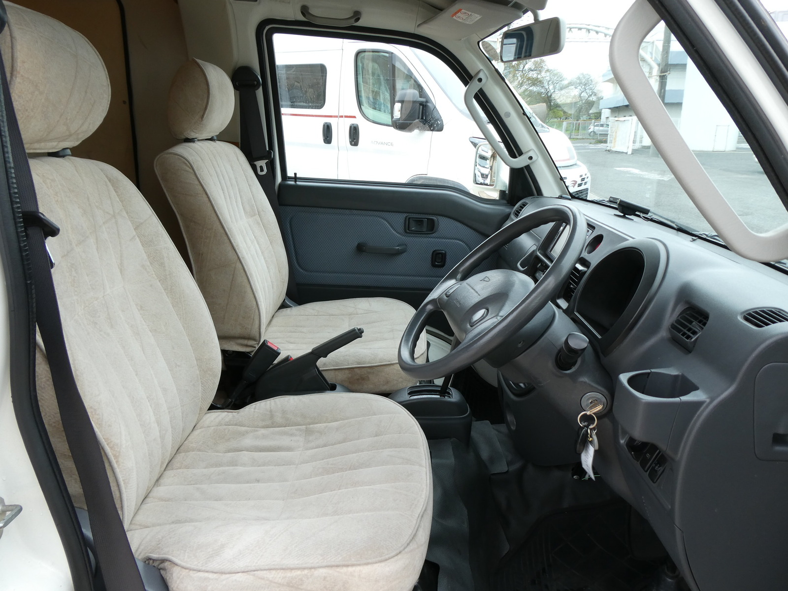 キャンピングカー軽キャンパー