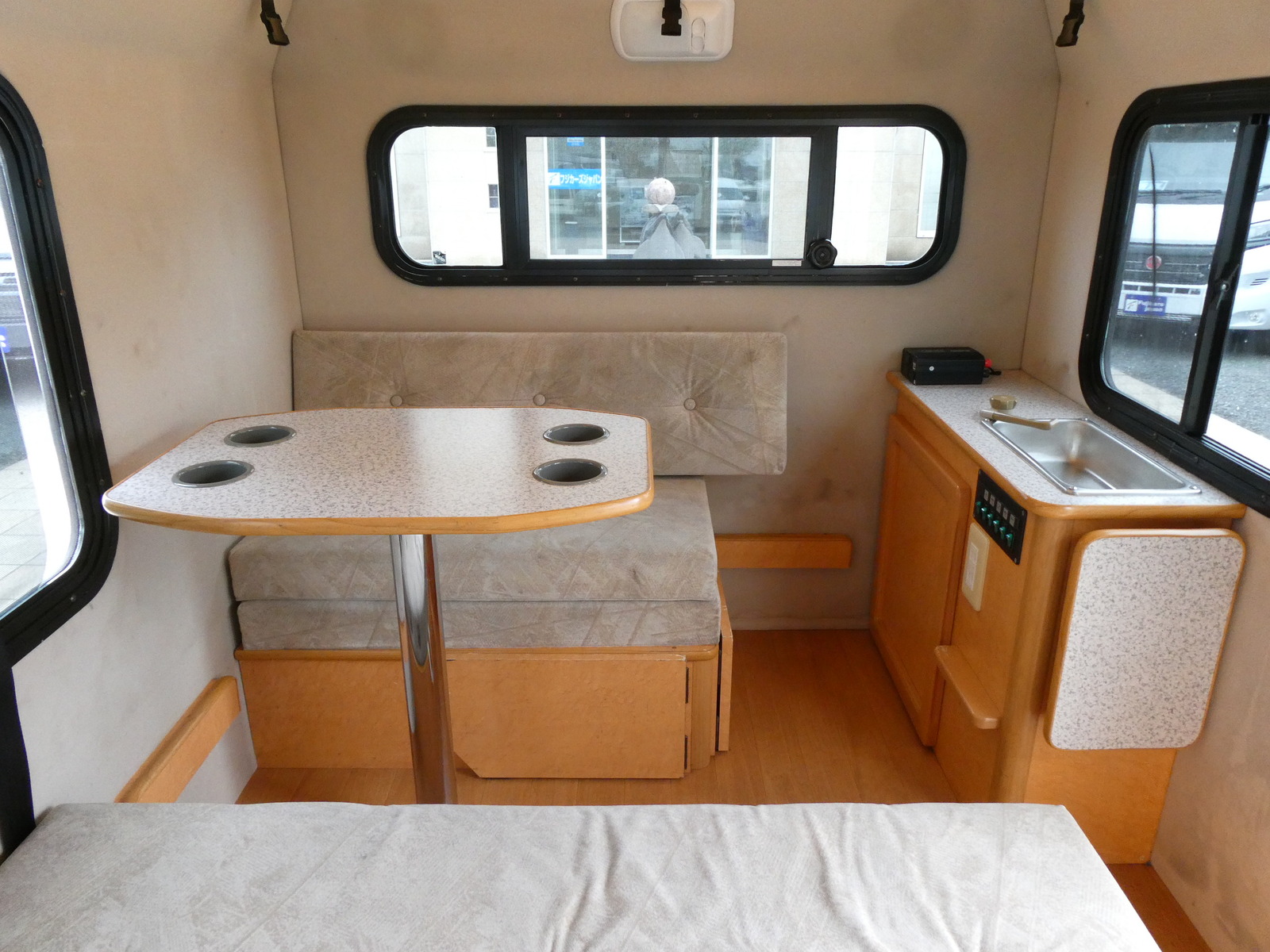 キャンピングカー軽キャンパー