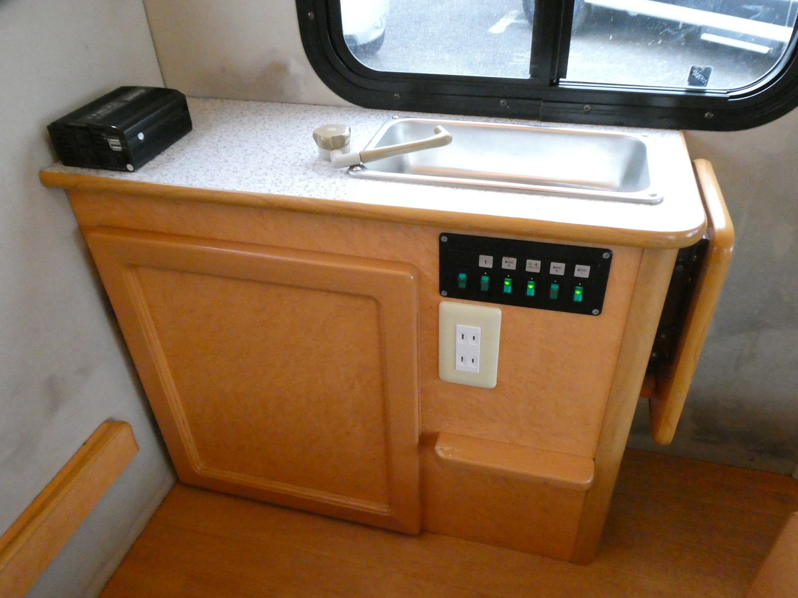 キャンピングカー軽キャンパー