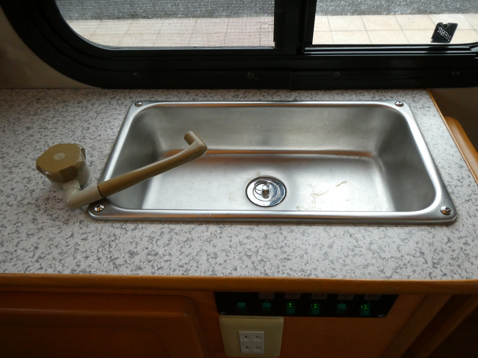 キャンピングカー軽キャンパー