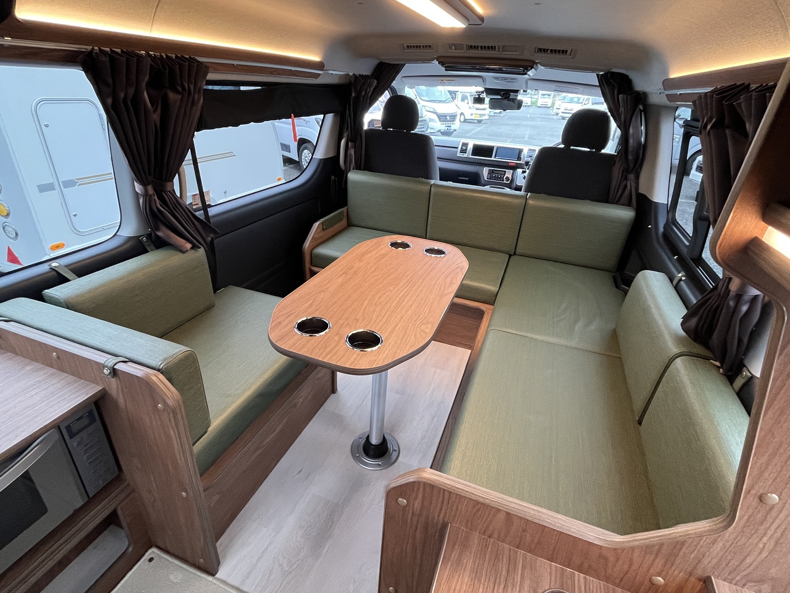 キャンピングカーバンコン