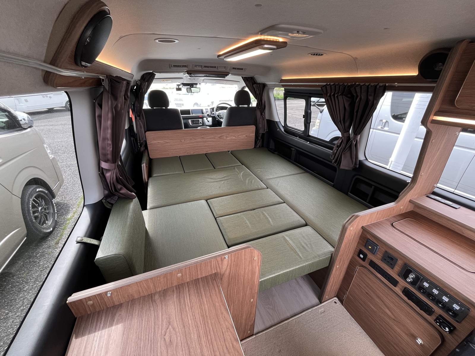 キャンピングカーバンコン