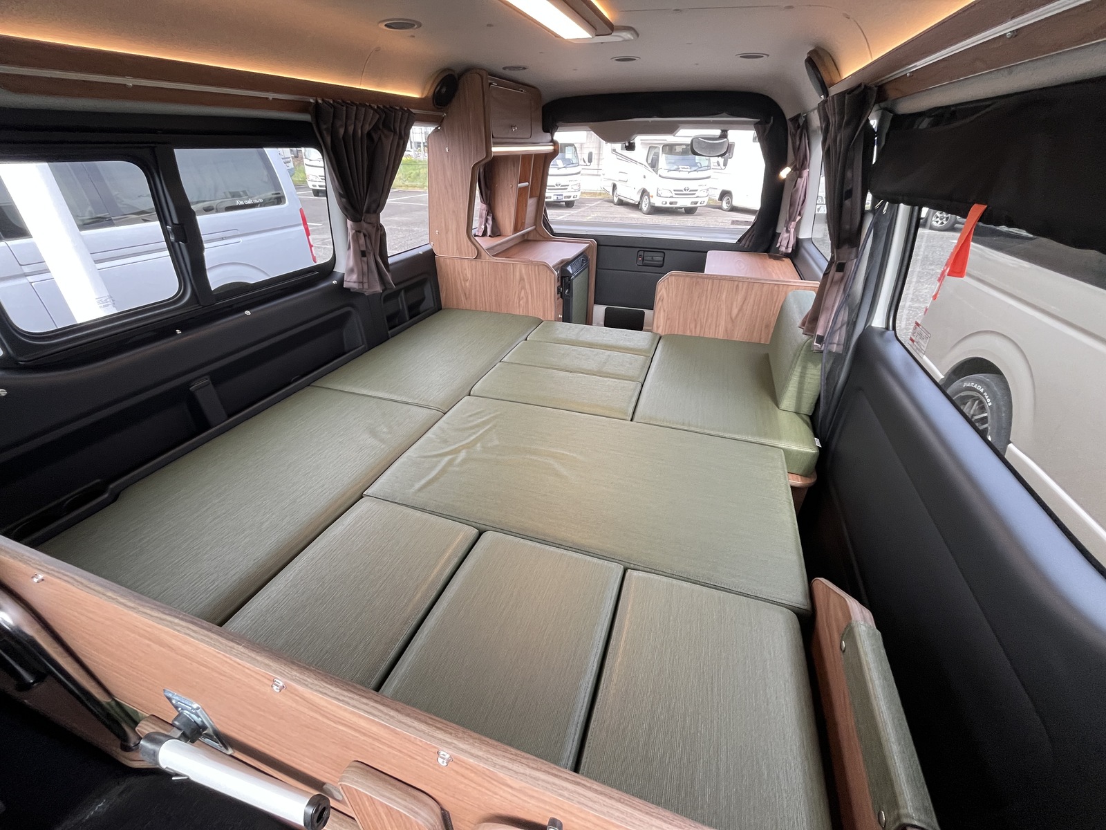 キャンピングカーバンコン