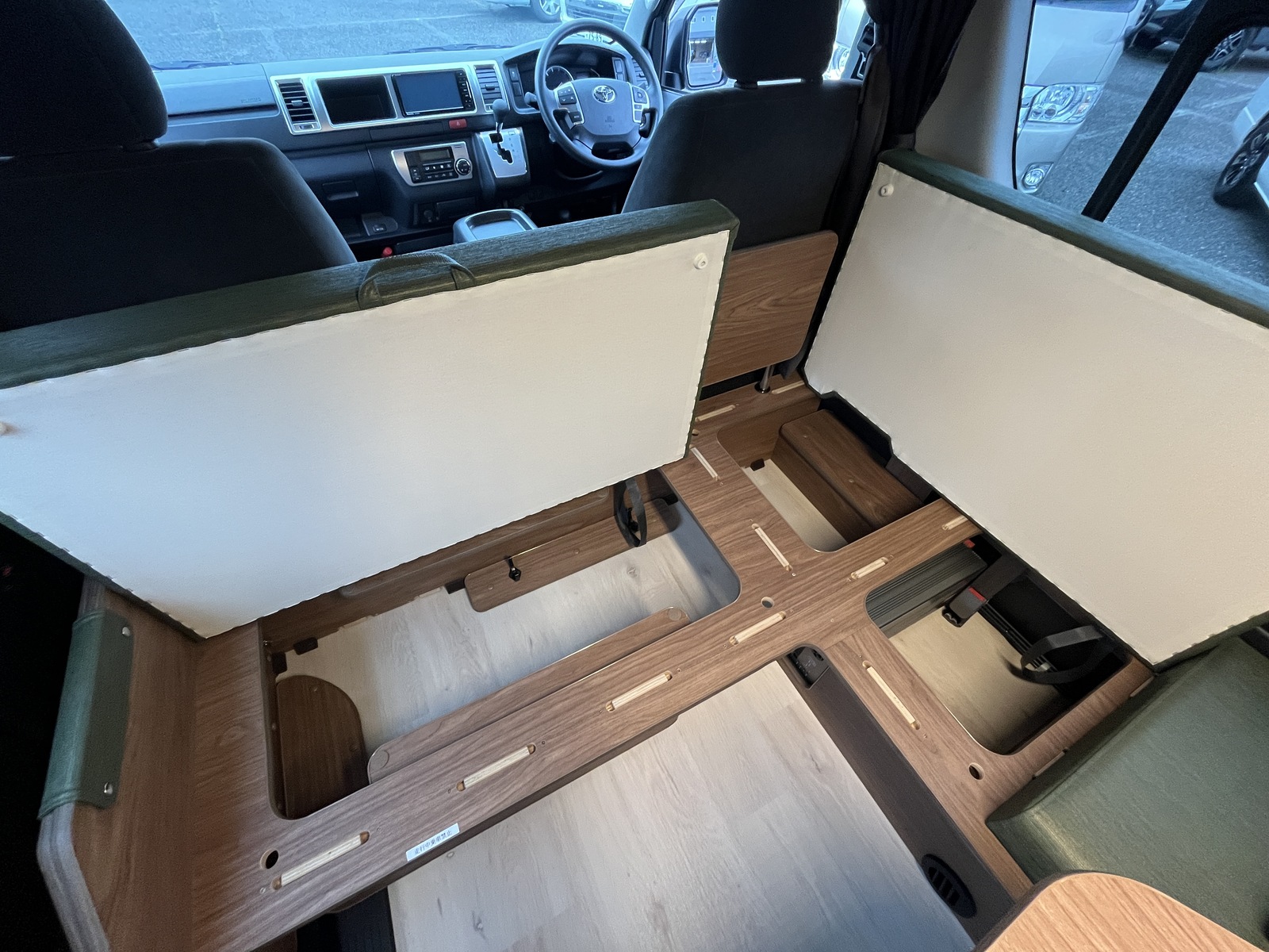 キャンピングカーバンコン