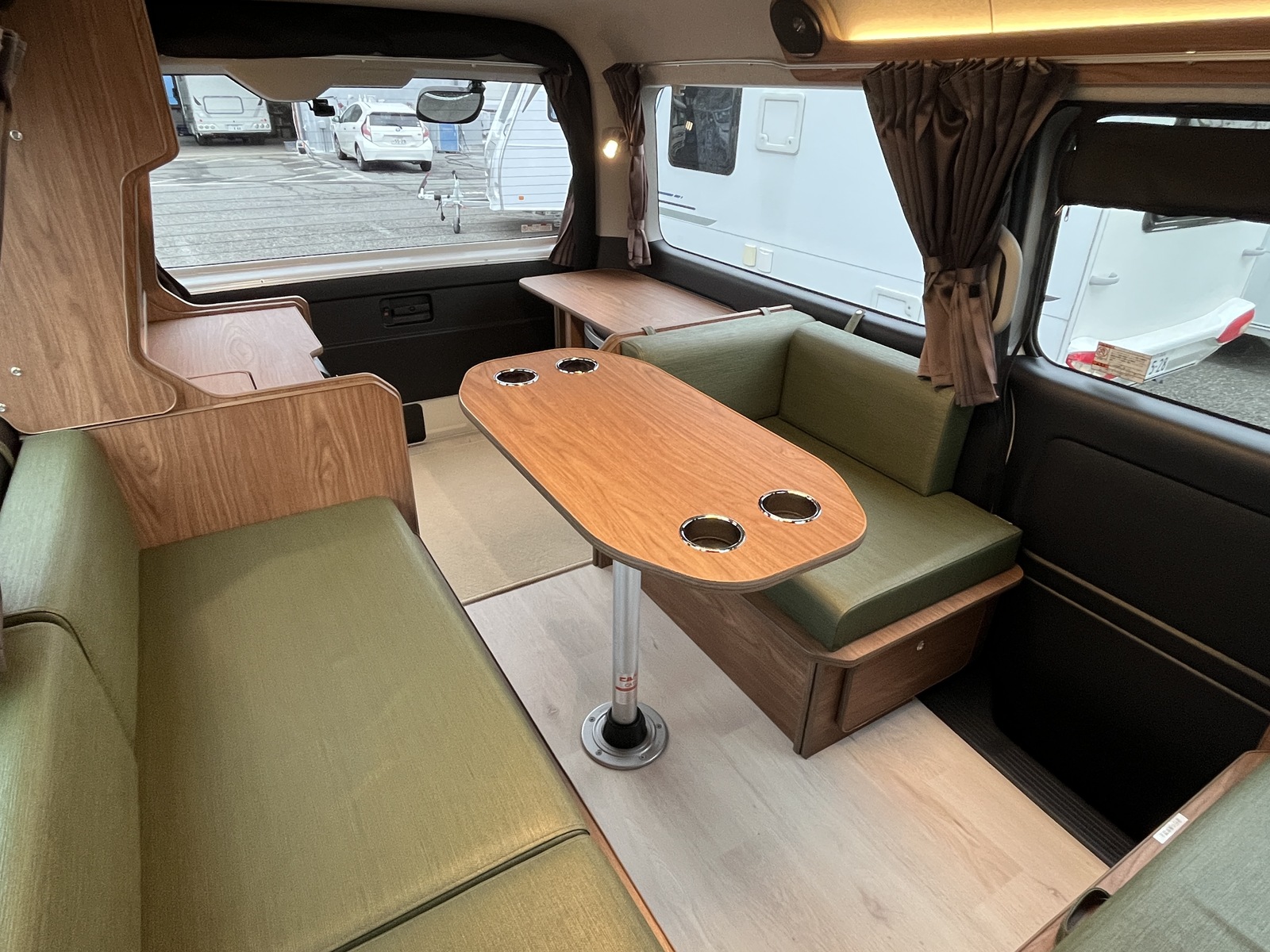 キャンピングカーバンコン