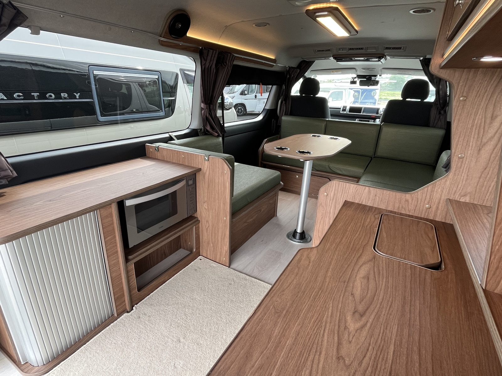 キャンピングカーバンコン