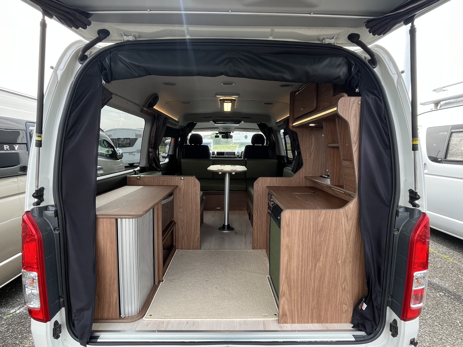 キャンピングカーバンコン