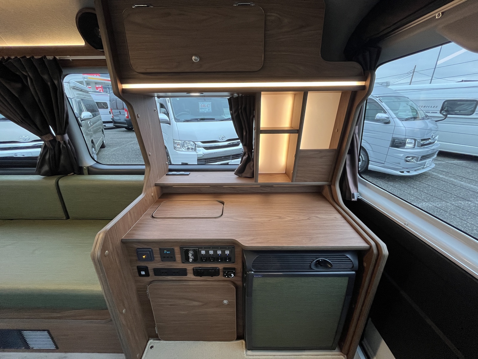 キャンピングカーバンコン