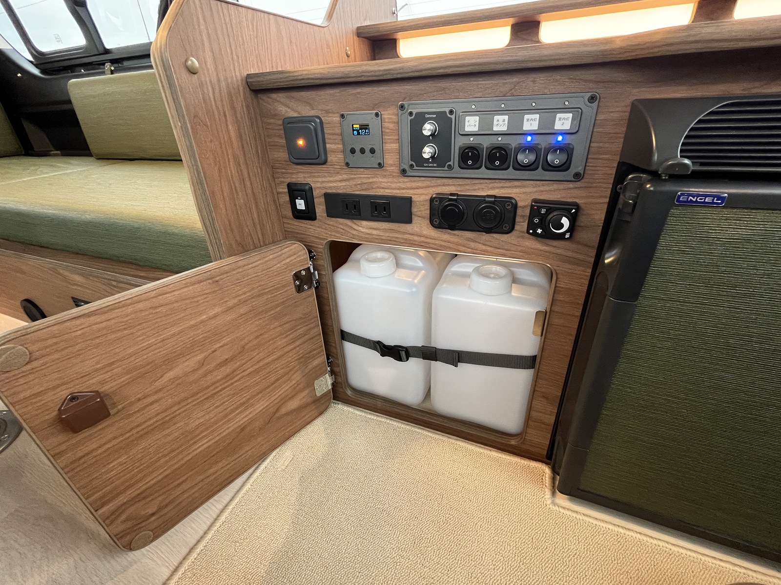 キャンピングカーバンコン