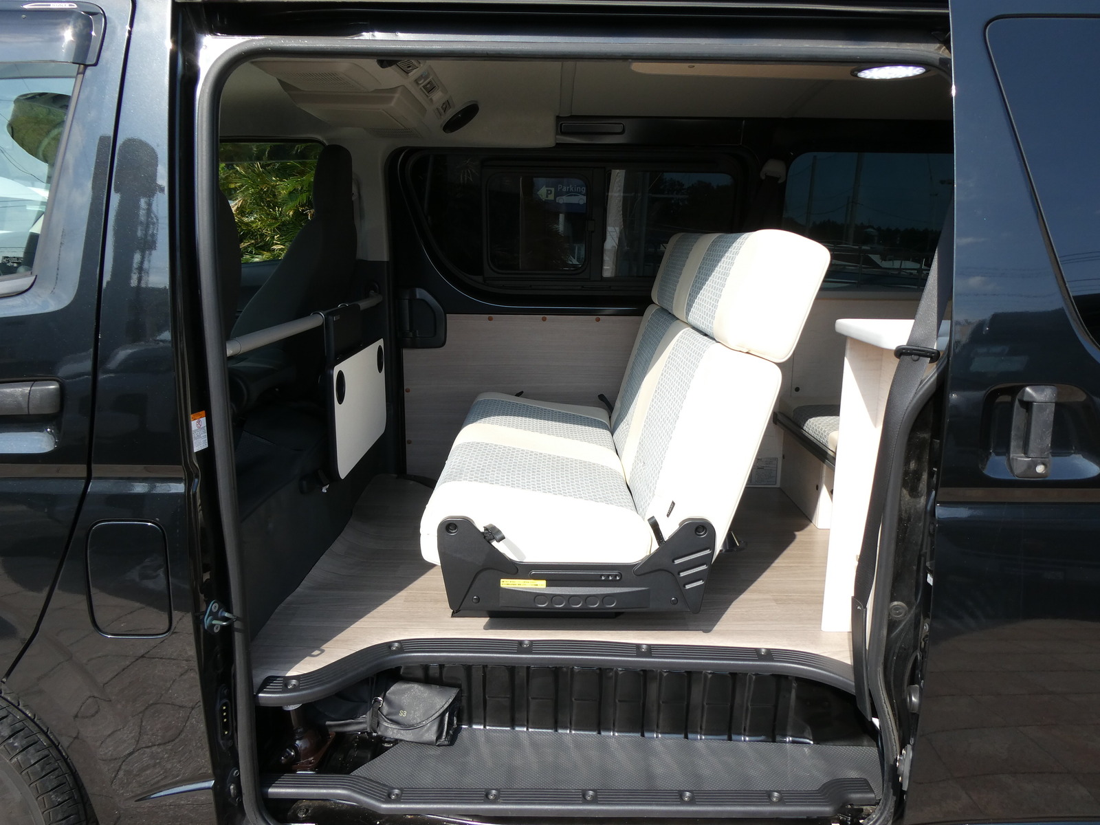 キャンピングカーバンコン