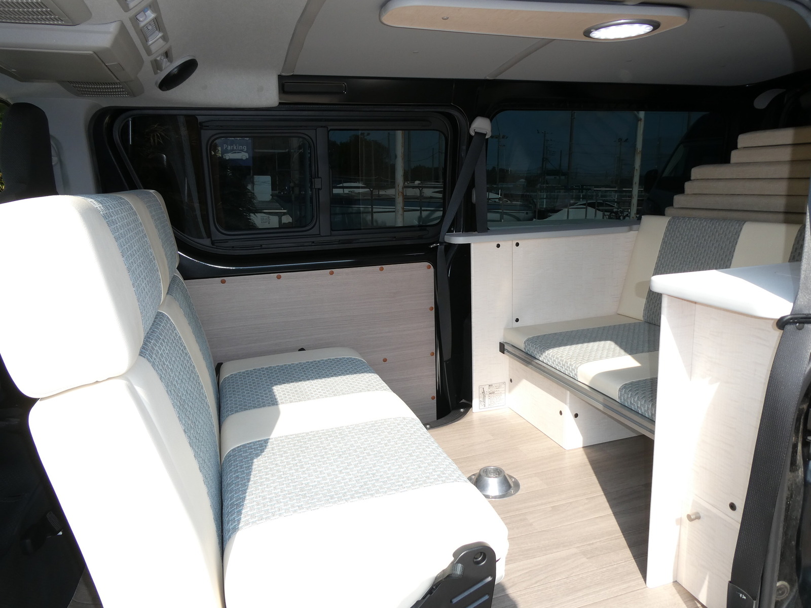 キャンピングカーバンコン