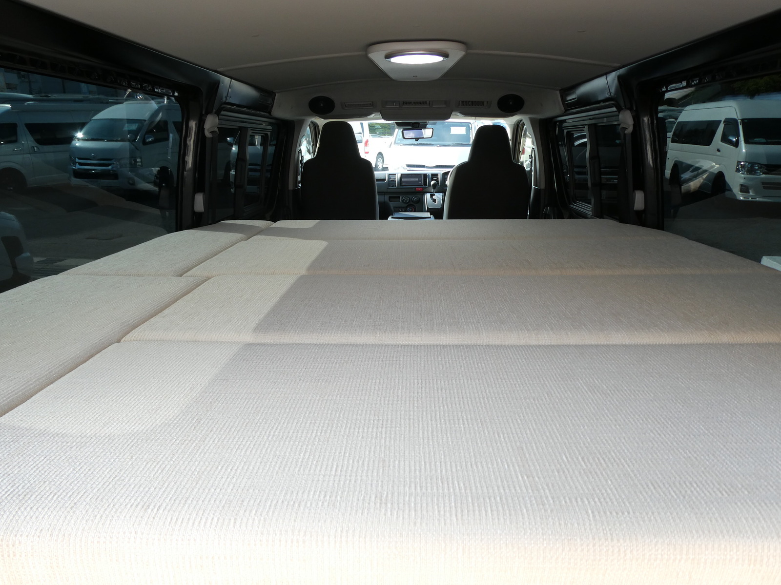 キャンピングカーバンコン