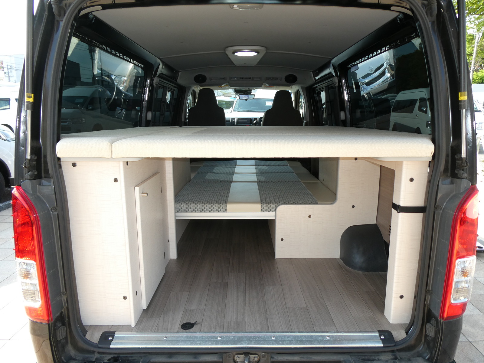 キャンピングカーバンコン