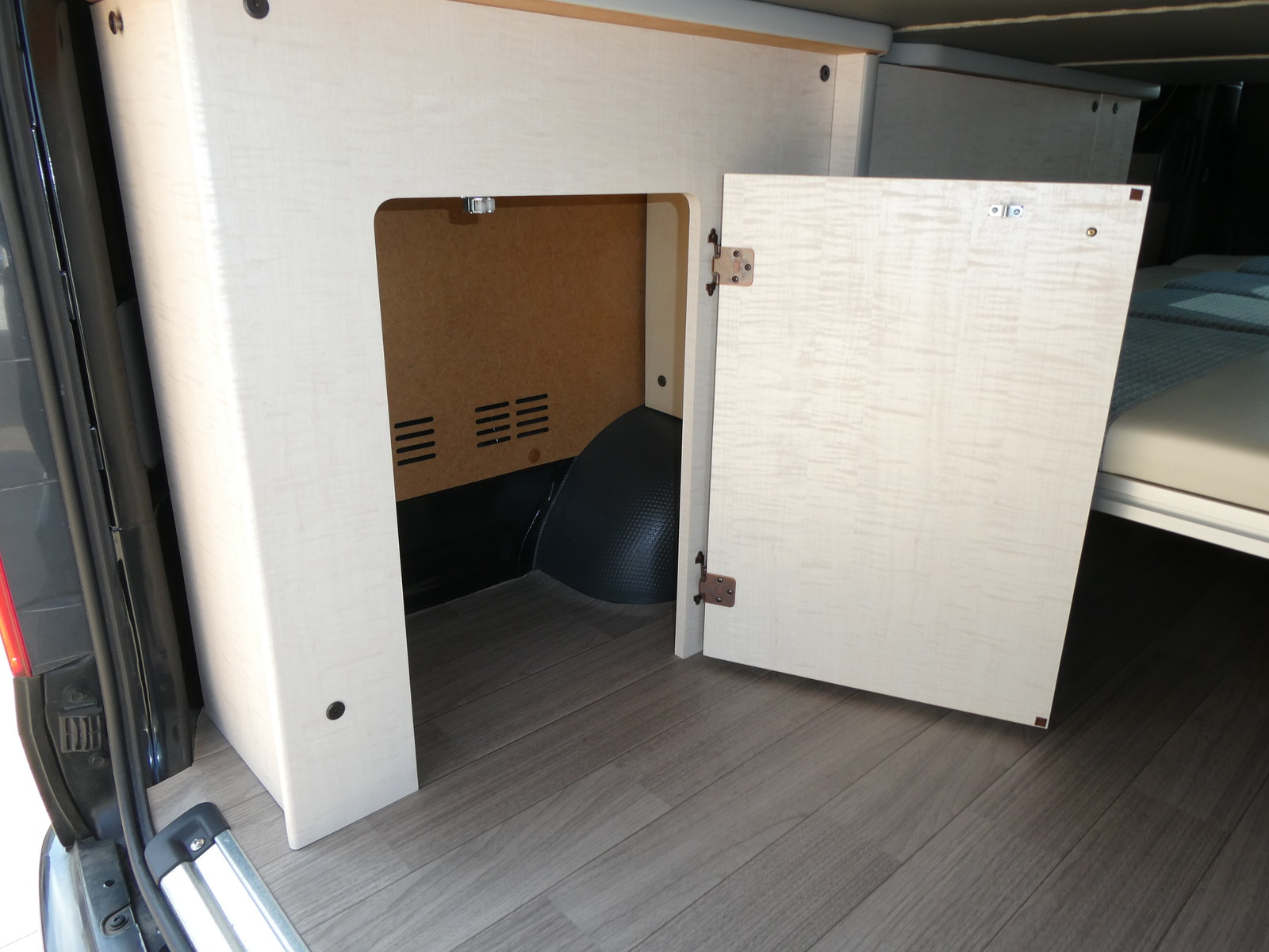 キャンピングカーバンコン