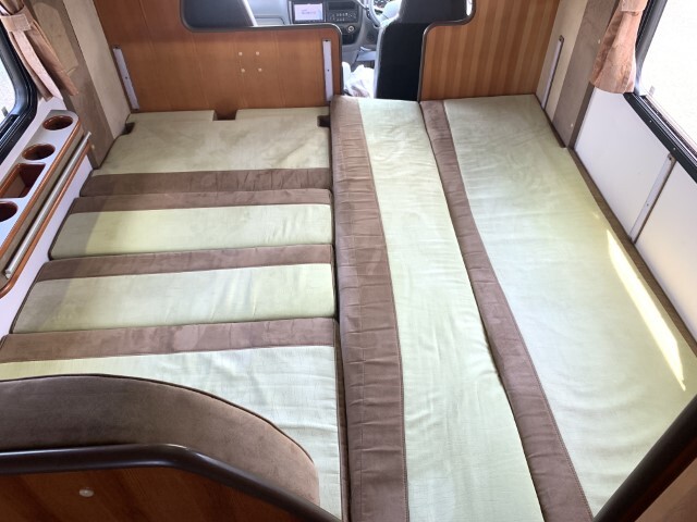 キャンピングカーキャブコン
