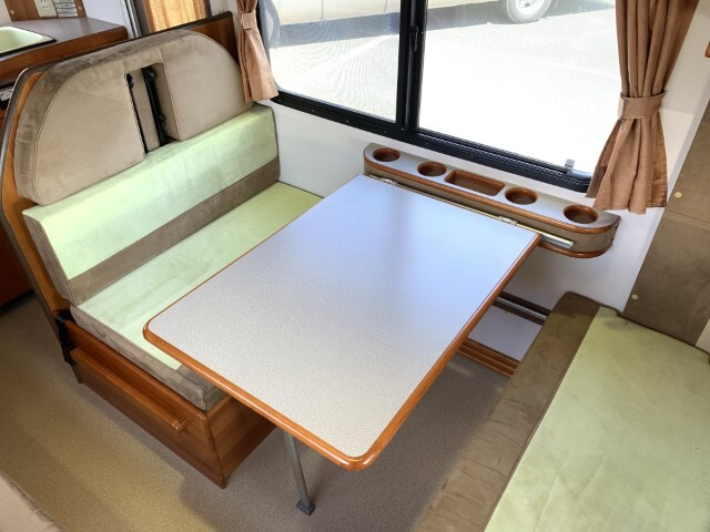 キャンピングカーキャブコン