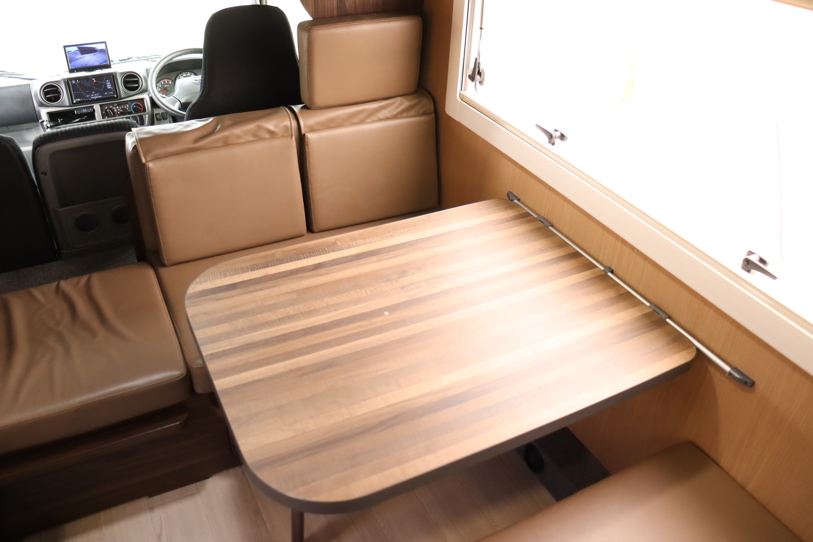 キャンピングカーキャブコン