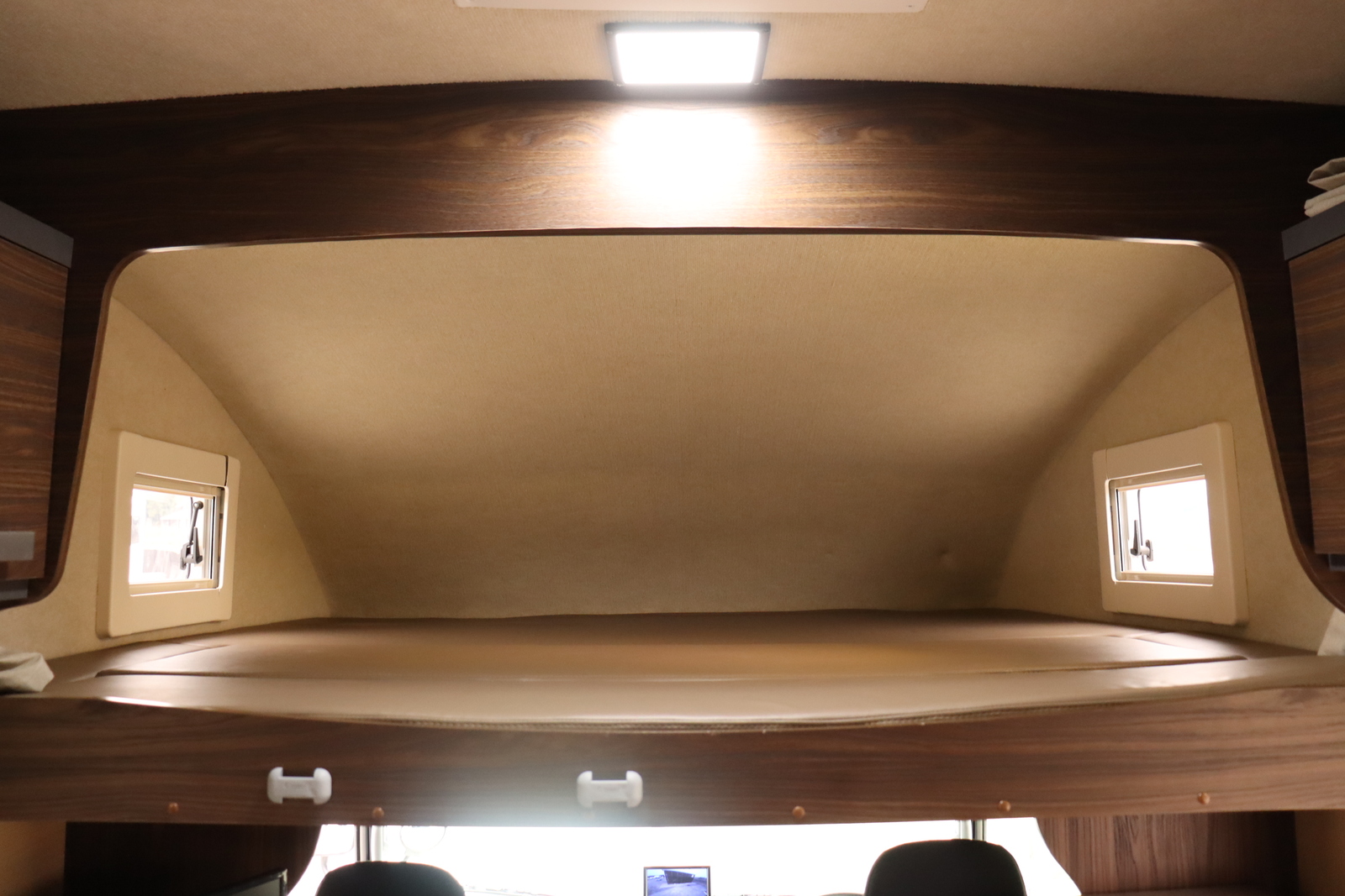 キャンピングカーキャブコン