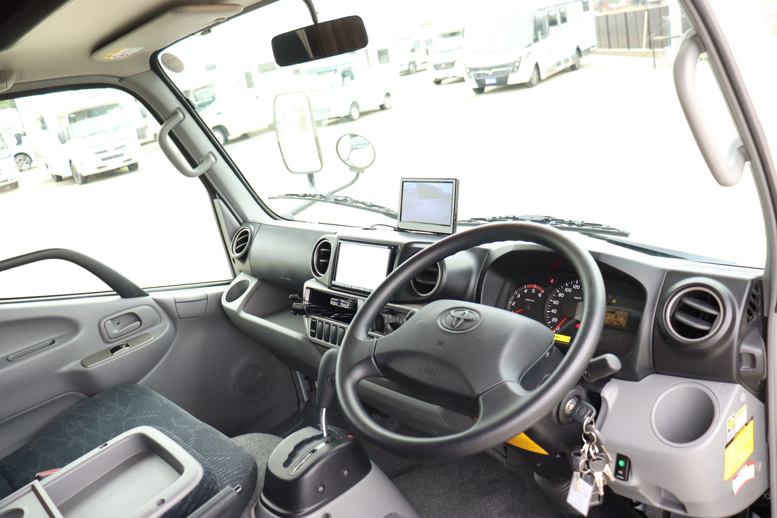 キャンピングカーキャブコン