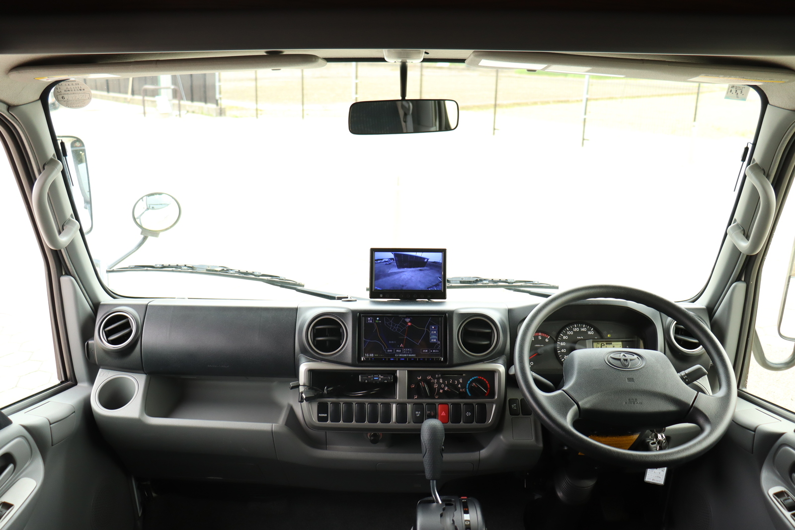 キャンピングカーキャブコン