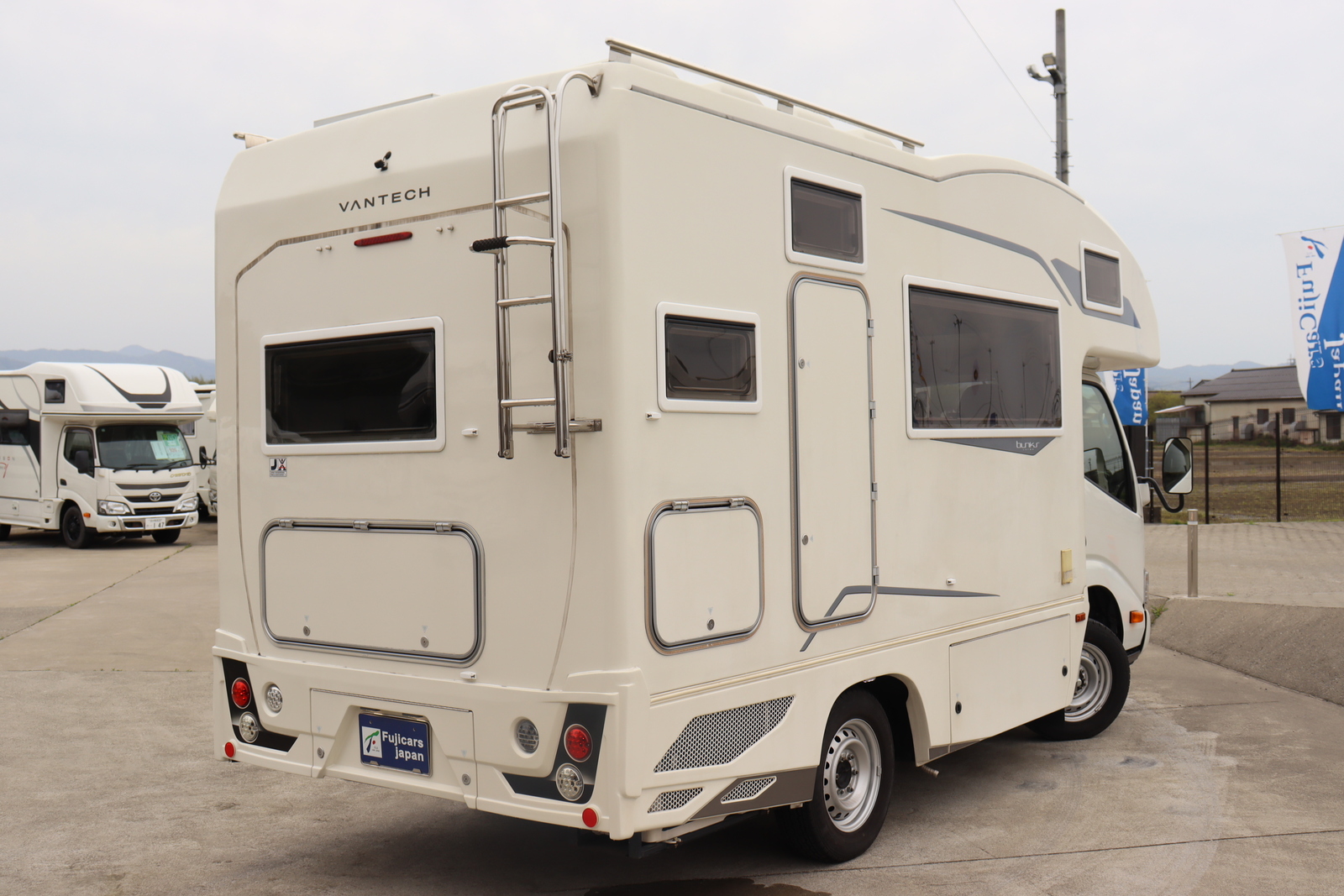 キャンピングカーキャブコン