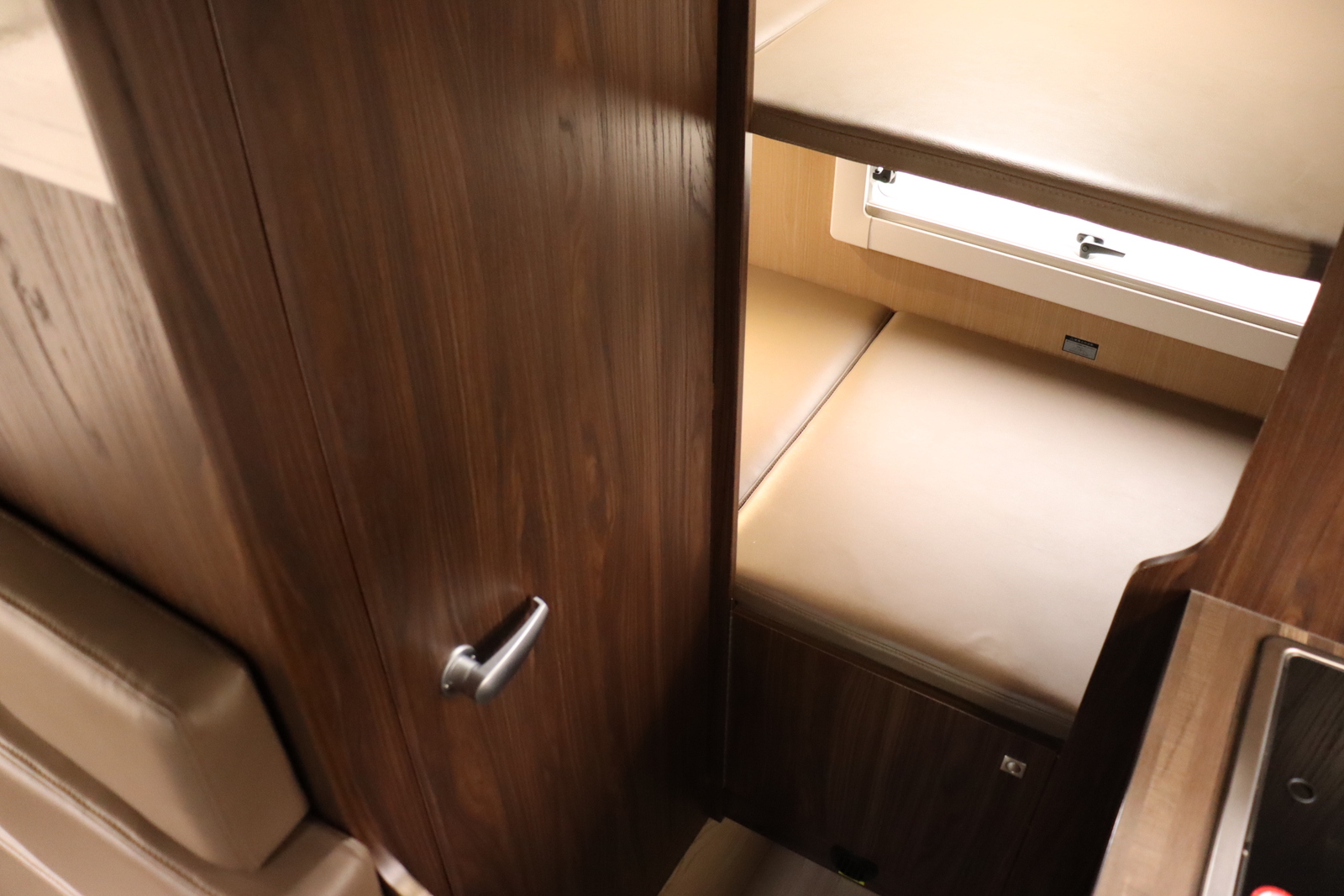 キャンピングカーキャブコン