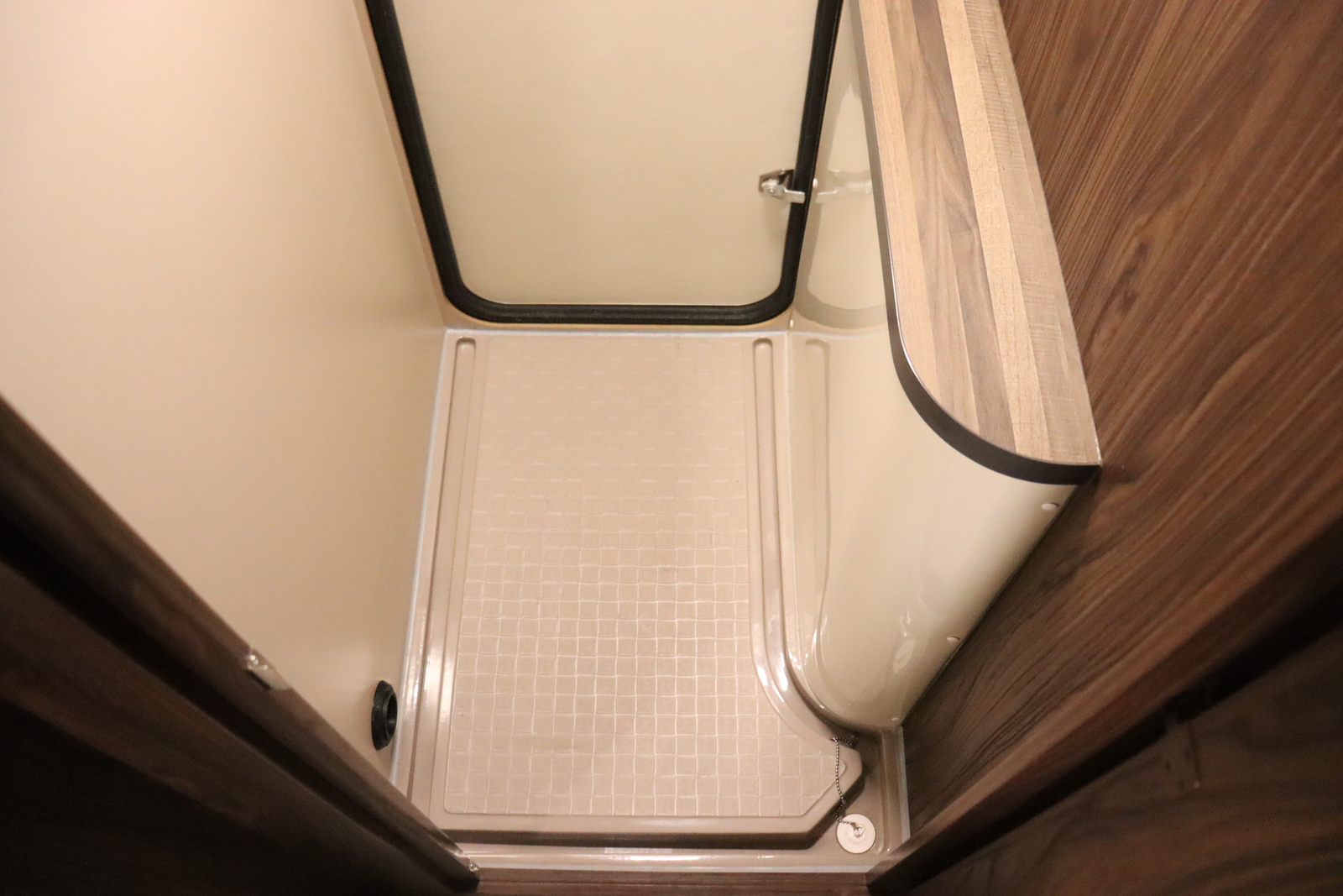 キャンピングカーキャブコン