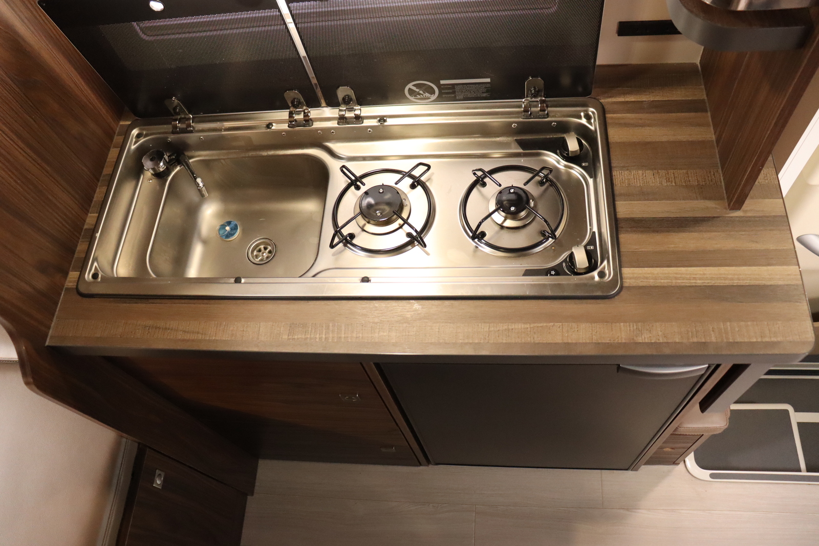 キャンピングカーキャブコン