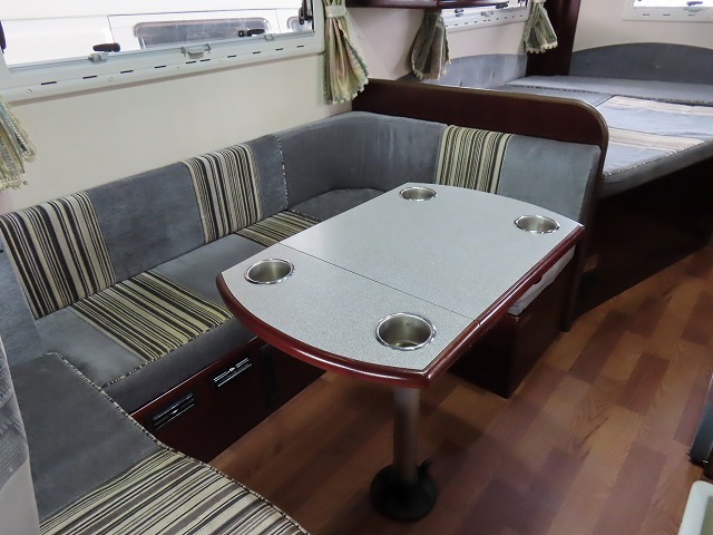 キャンピングカーキャブコン
