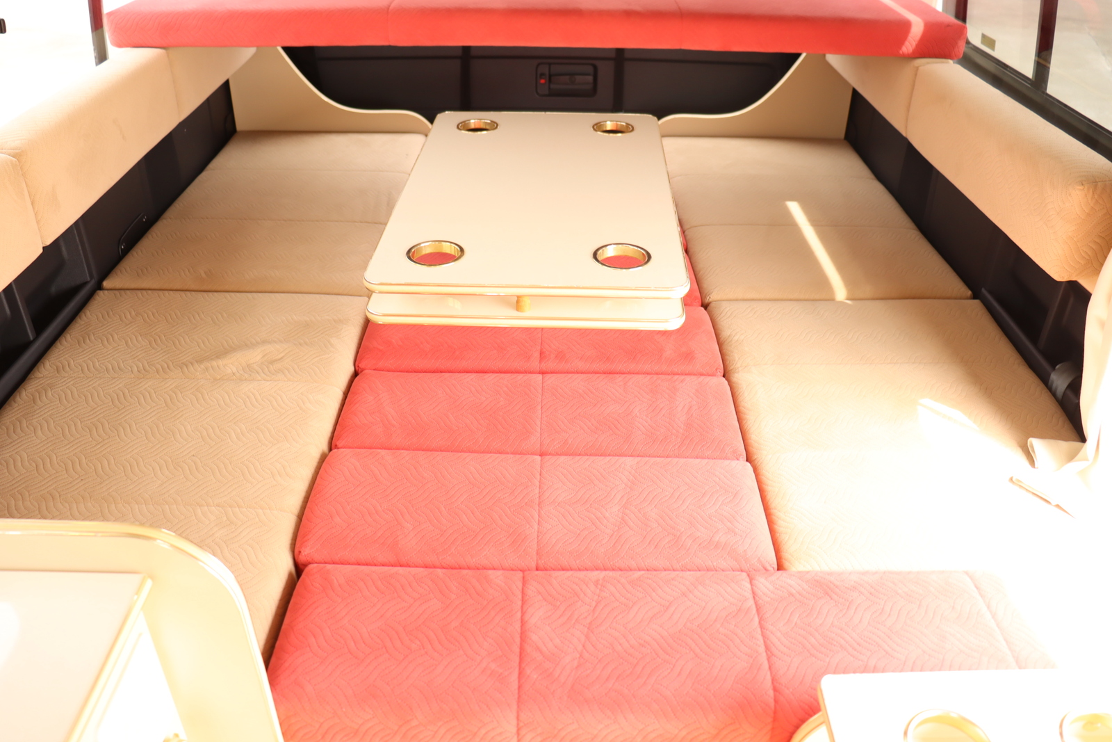 キャンピングカーバンコン