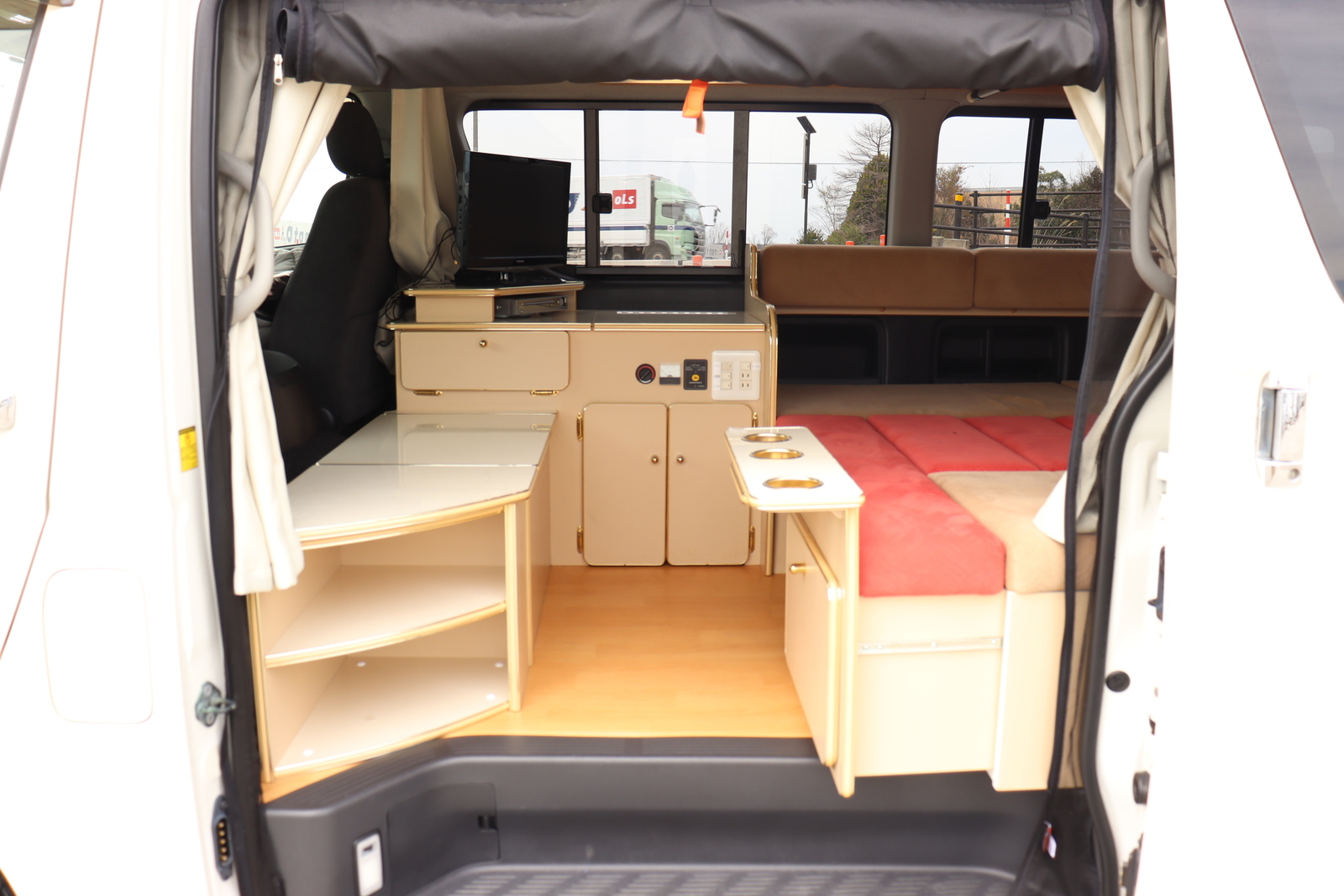 キャンピングカーバンコン