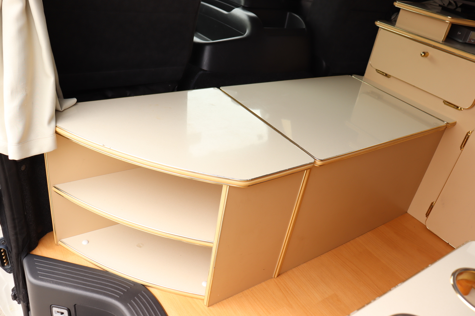 キャンピングカーバンコン