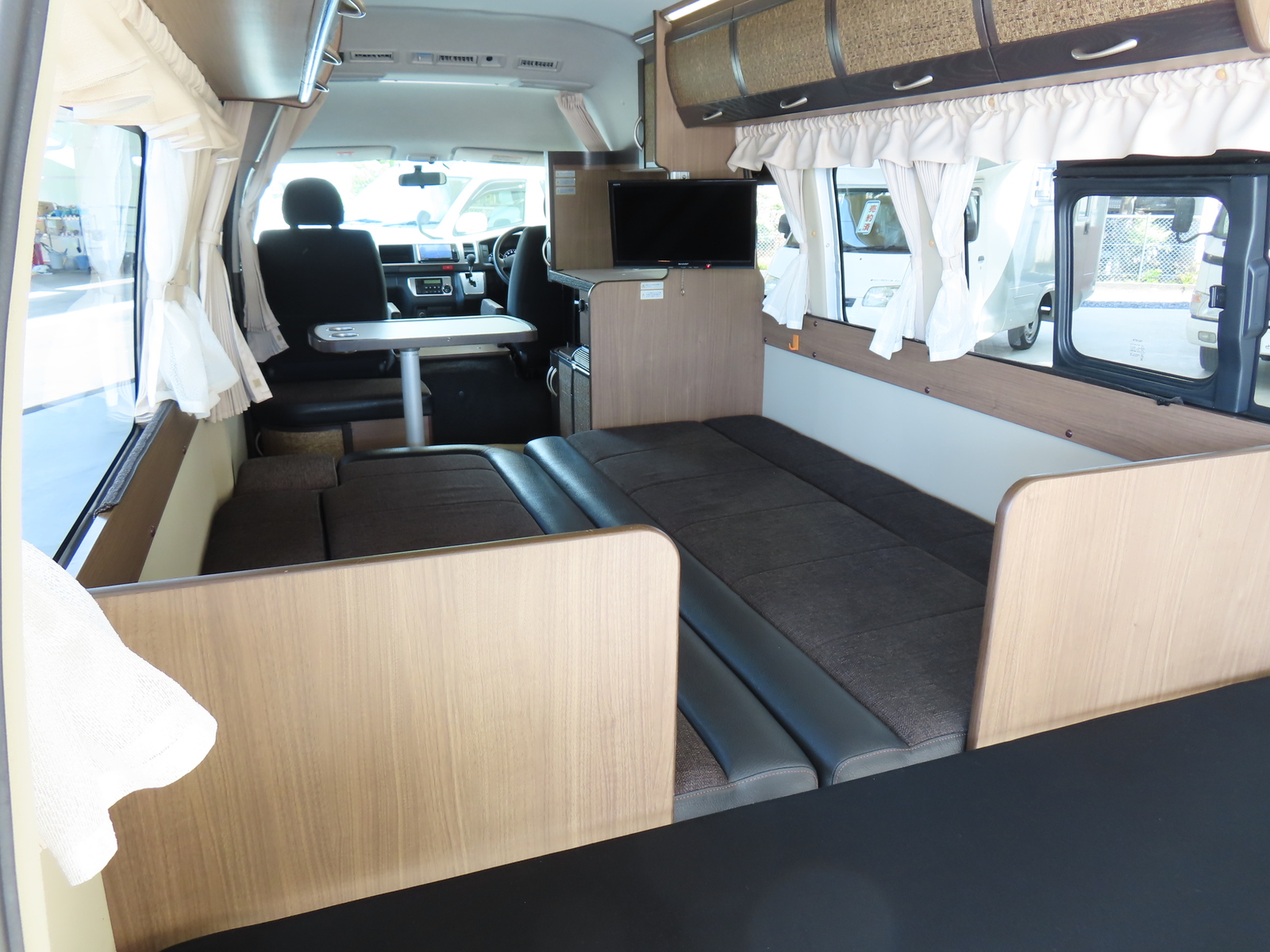 キャンピングカーバンコン