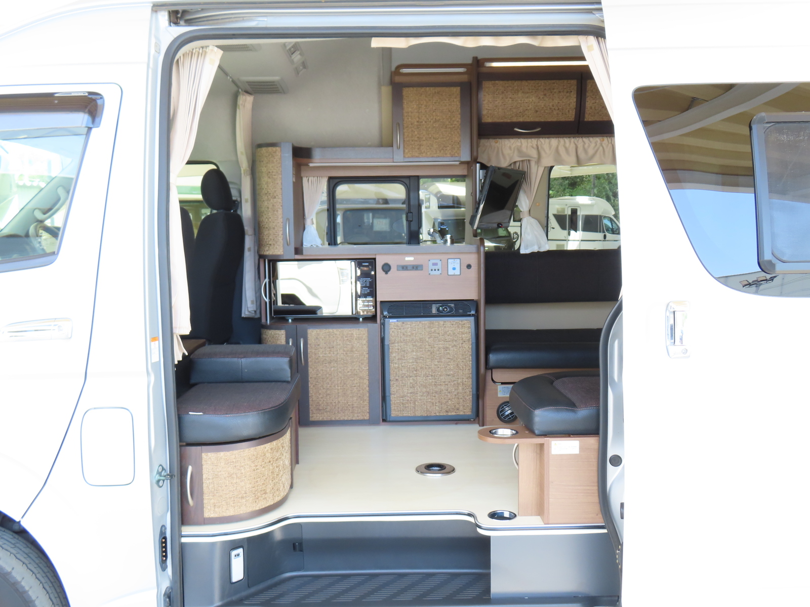 キャンピングカーバンコン