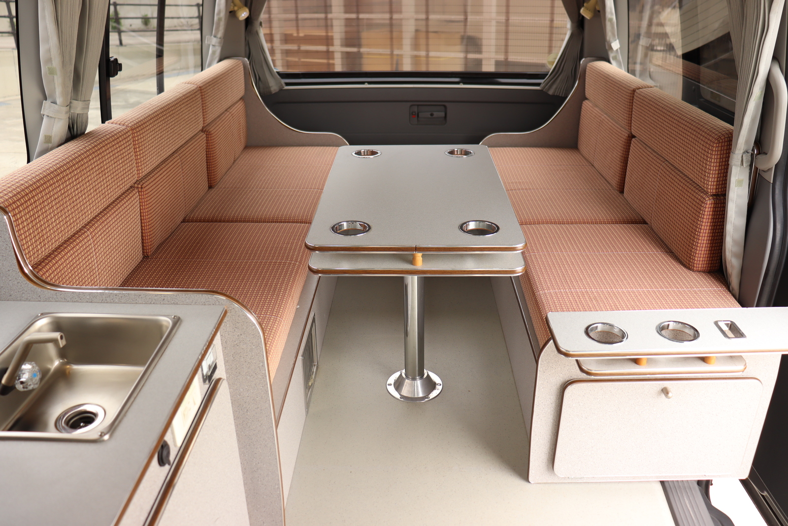 キャンピングカーバンコン